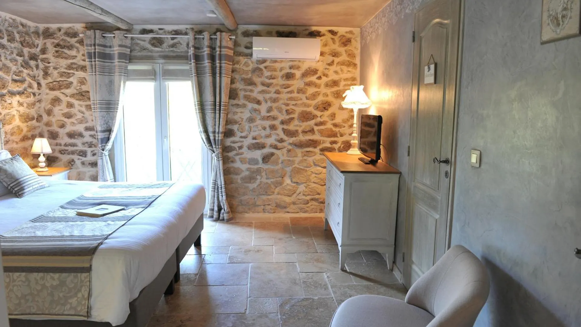 Le Mas Terre Des Anges Sarrians Bed & Breakfast